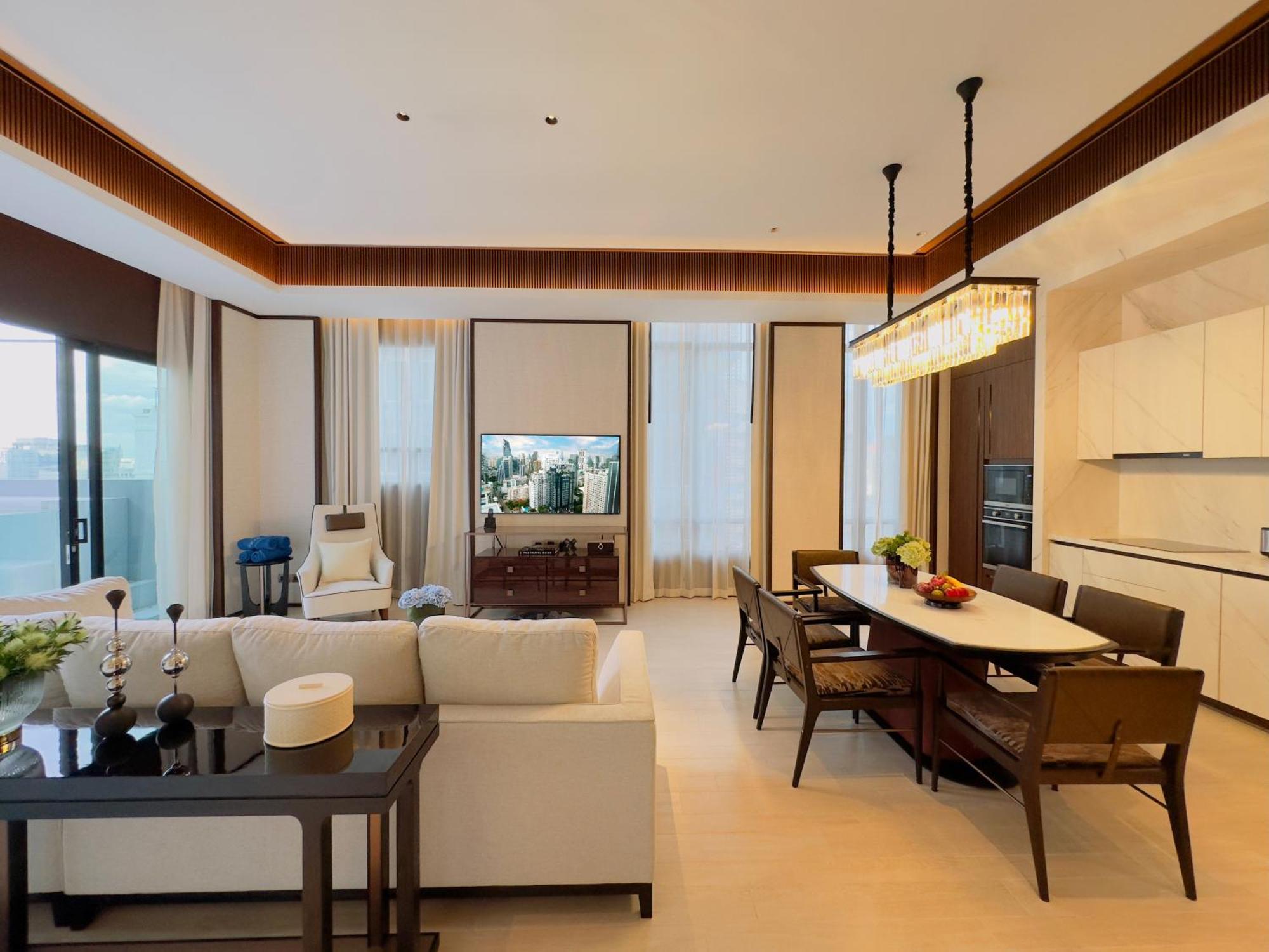Silq Hotel & Residence, Managed By The Ascott Limited 曼谷 客房 照片 A living room in a condominium